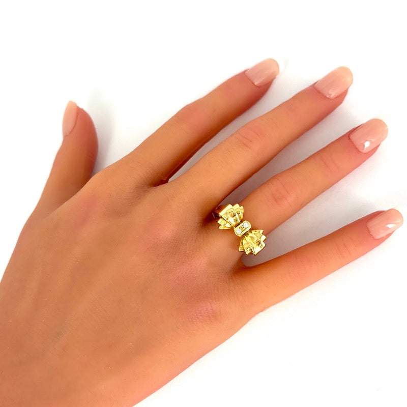 Anello fiocco vintage diamanti e oro 6.74 gr