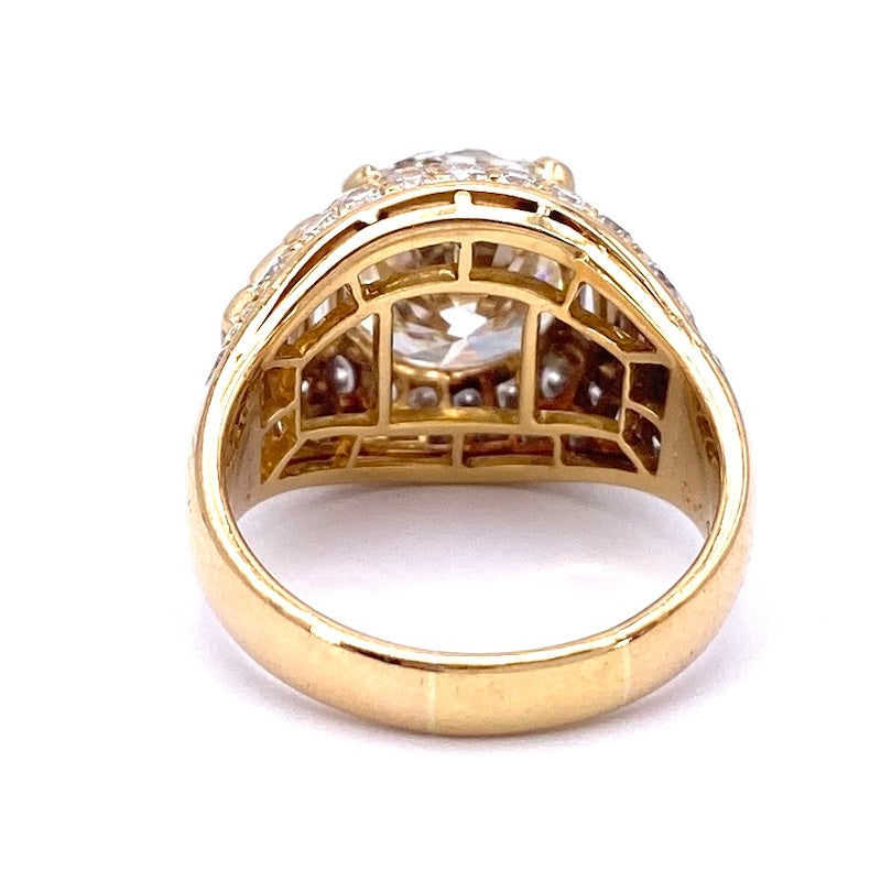 Anello Bulgari, trombino, diamante solitario 4.32 ct + diamanti 3.20 ct, oro. 1981