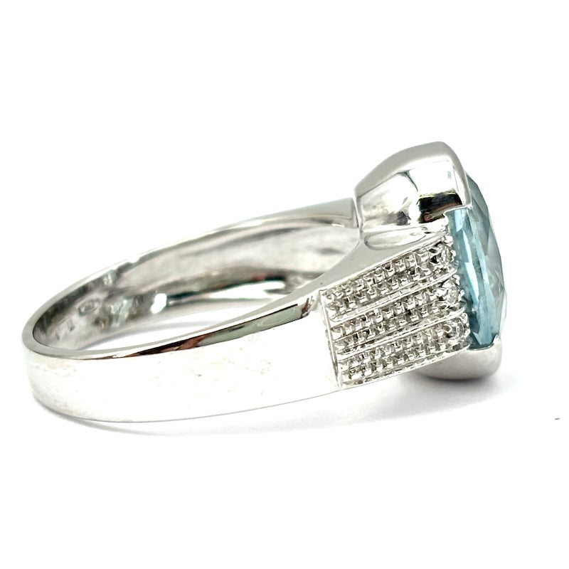 Anello acquamarina Salvini, a fascia con brillanti, in oro bianco; 6.32 gr