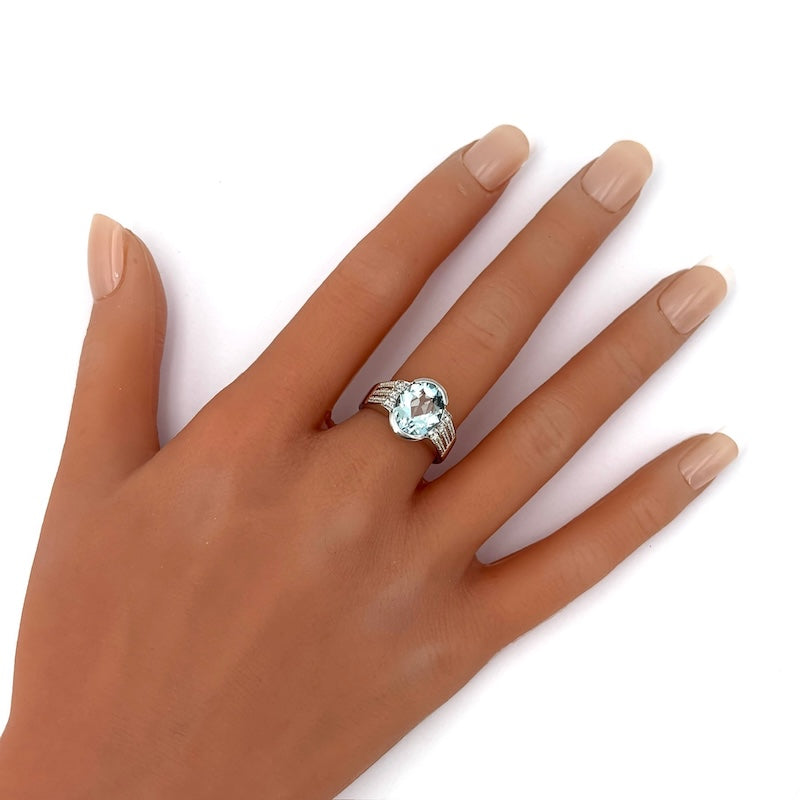 Anello acquamarina Salvini, a fascia con brillanti, in oro bianco; 6.32 gr