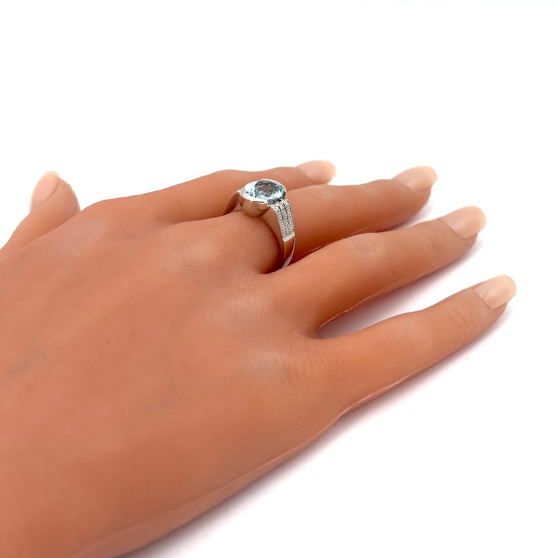 Anello acquamarina Salvini, a fascia con brillanti, in oro bianco; 6.32 gr
