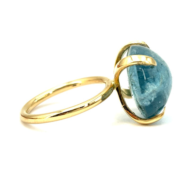 Anello acquamarina rotonda 15.48 ct e oro giallo; 7.74 gr