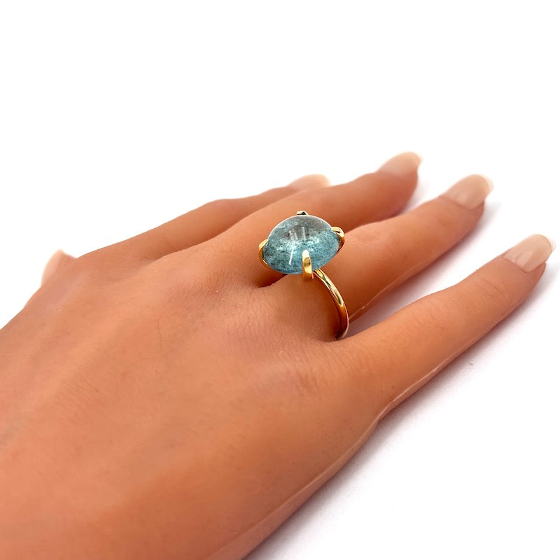 Anello acquamarina rotonda 15.48 ct e oro giallo; 7.74 gr
