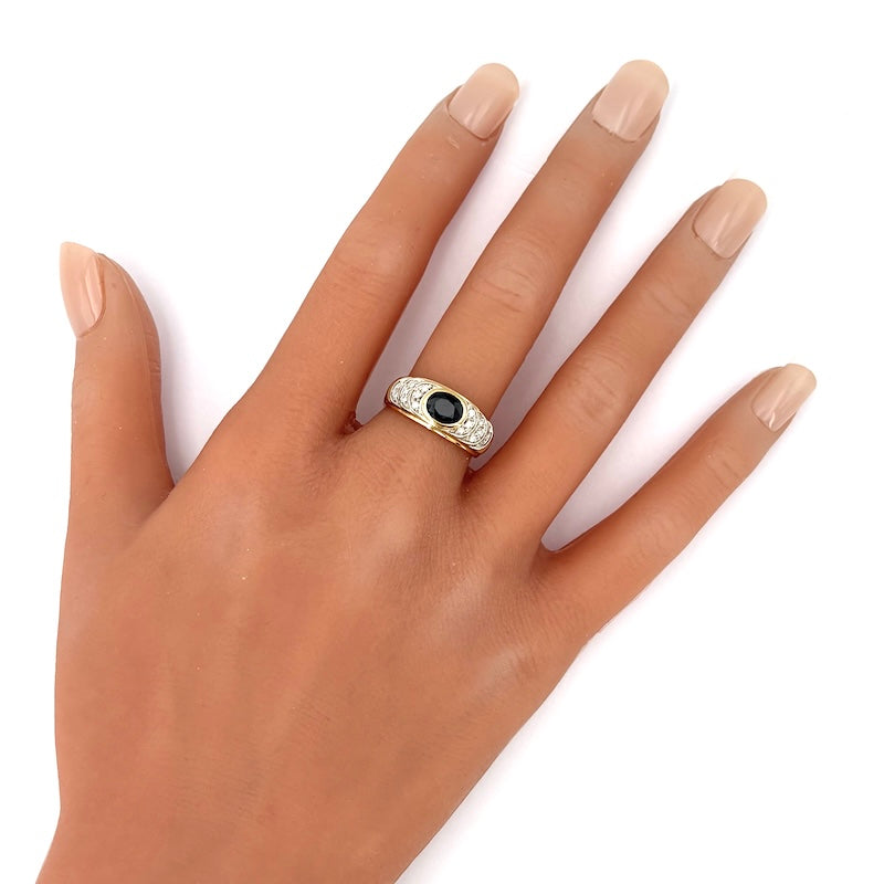 Anello a fascia zaffiro, brillanti e oro; 5.05 gr