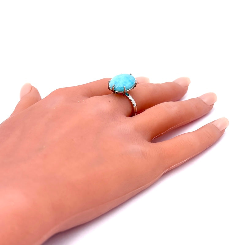 Anello amazzonite azzurra e oro bianco; 5.93 gr