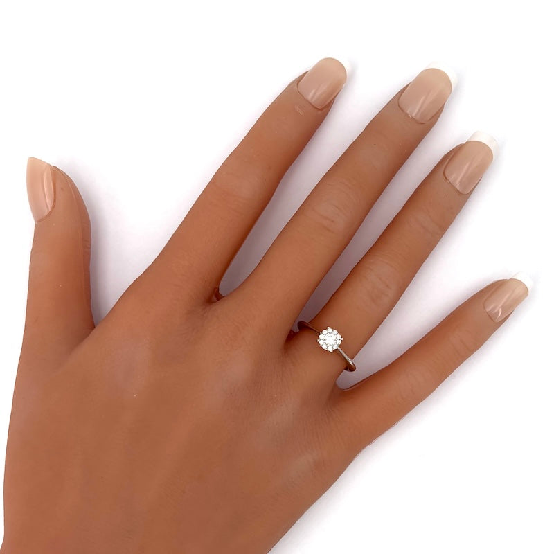 Anello brillanti margherita circolare e oro - 0.25-0.30 ct; 3 gr