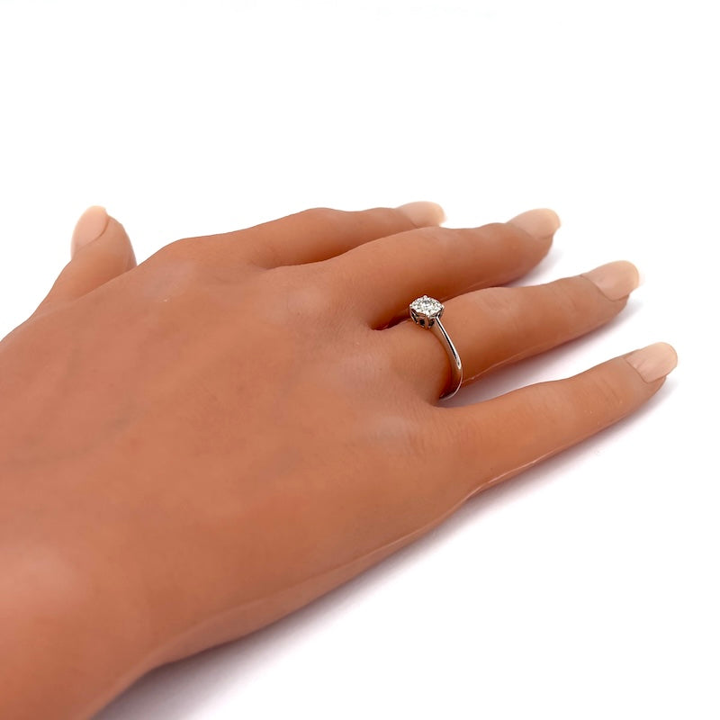 Anello brillanti margherita circolare e oro - 0.25-0.30 ct; 3 gr