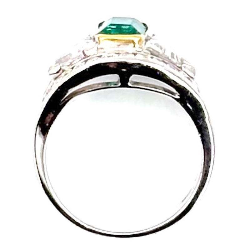 Anello capolavoro fascia smeraldo taglio smeraldo e diamanti, oro; 7.27 gr