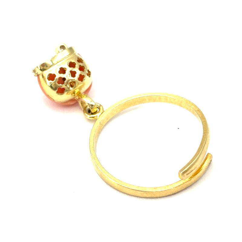 Anello charm campanella design, corallo rosa e argento; 2.9 gr