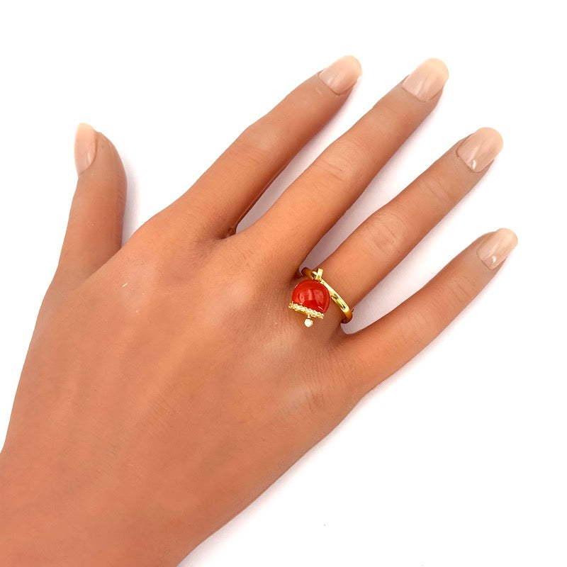 Anello charm campanella design, corallo rosso e argento; 2.9 gr