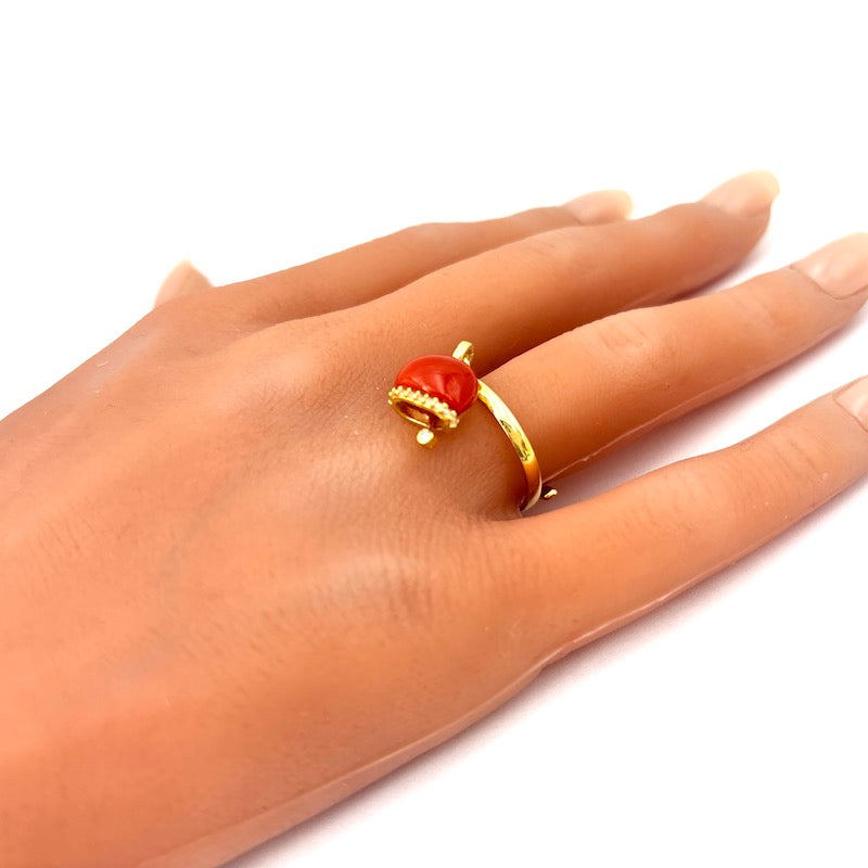 Anello charm campanella design, corallo rosso e argento; 2.9 gr