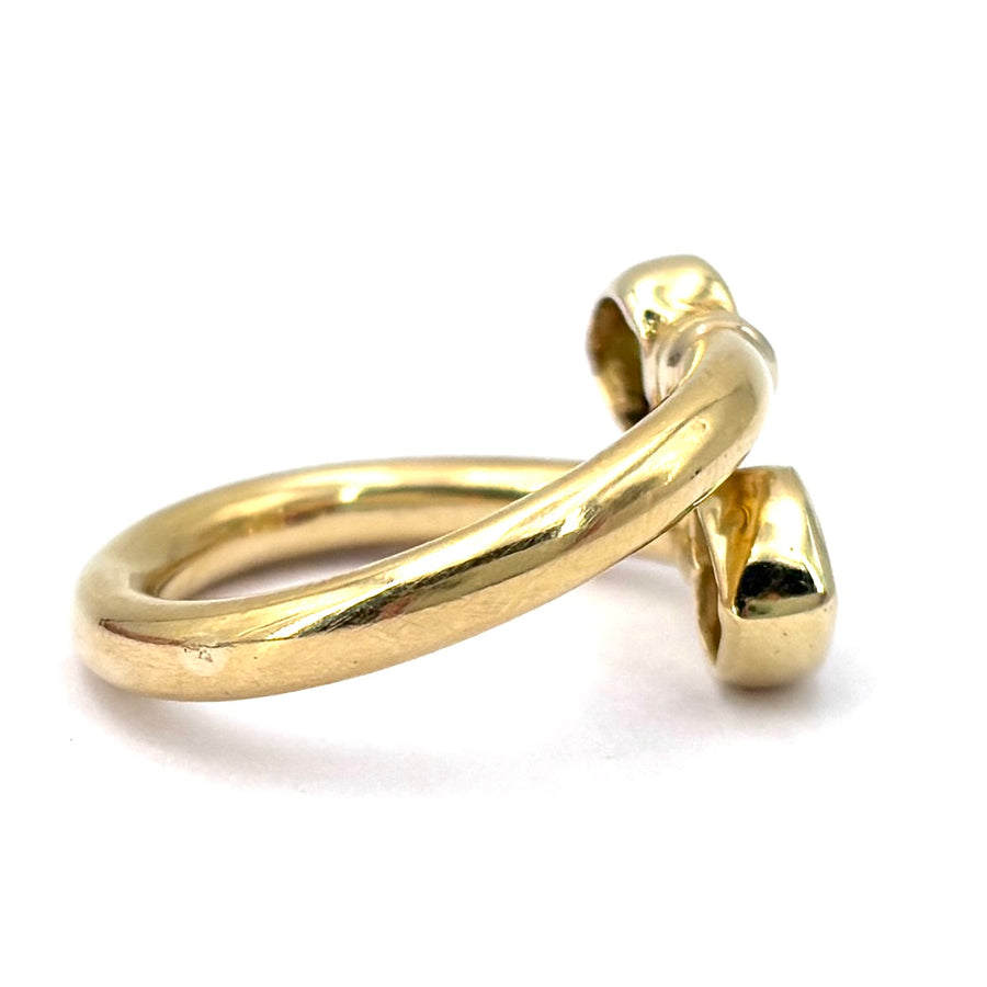 Anello contrariè cuori peridoto e granato, oro giallo; 6.47 gr