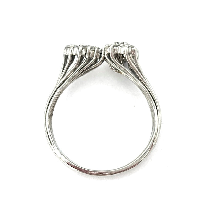 Anello contrariè fiore, cuore e goccia di brillanti, in oro bianco - 0.70-0.80 ct; 5.8 gr