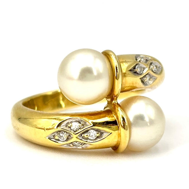 Anello contrarié perle, oro giallo e brillanti; 7.66 gr