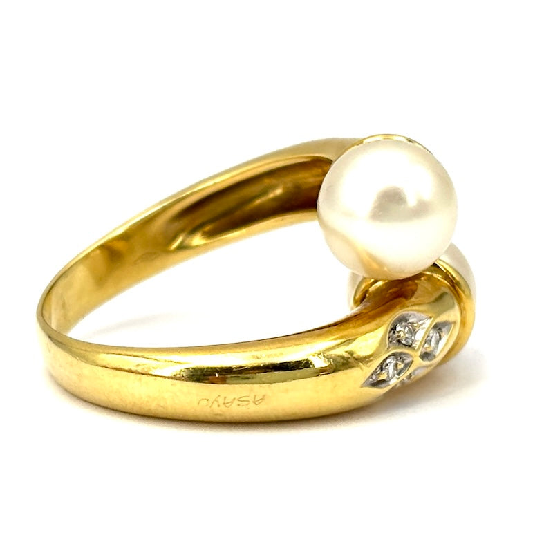 Anello contrarié perle, oro giallo e brillanti; 7.66 gr