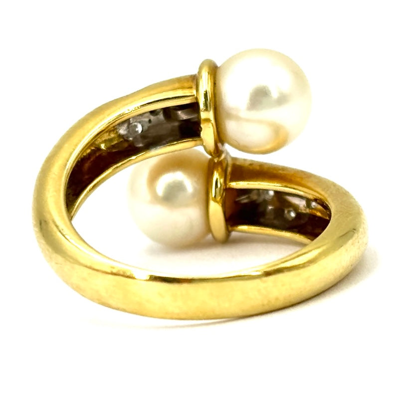 Anello contrarié perle, oro giallo e brillanti; 7.66 gr