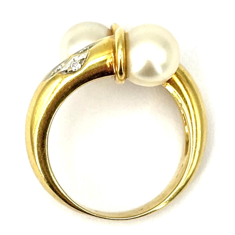 Anello contrarié perle, oro giallo e brillanti; 7.66 gr