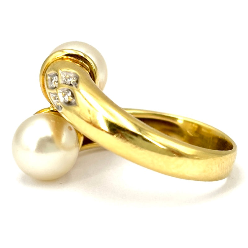 Anello contrarié perle, oro giallo e brillanti; 7.66 gr