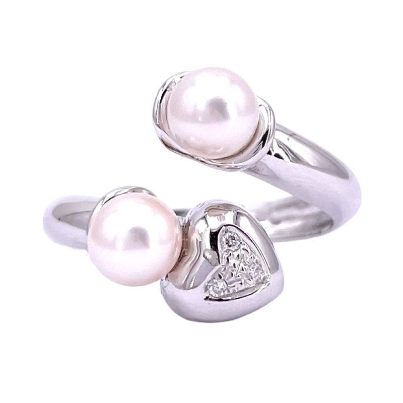 Anello contrarié perle e cuore oro bianco e brillanti; 4.40 gr