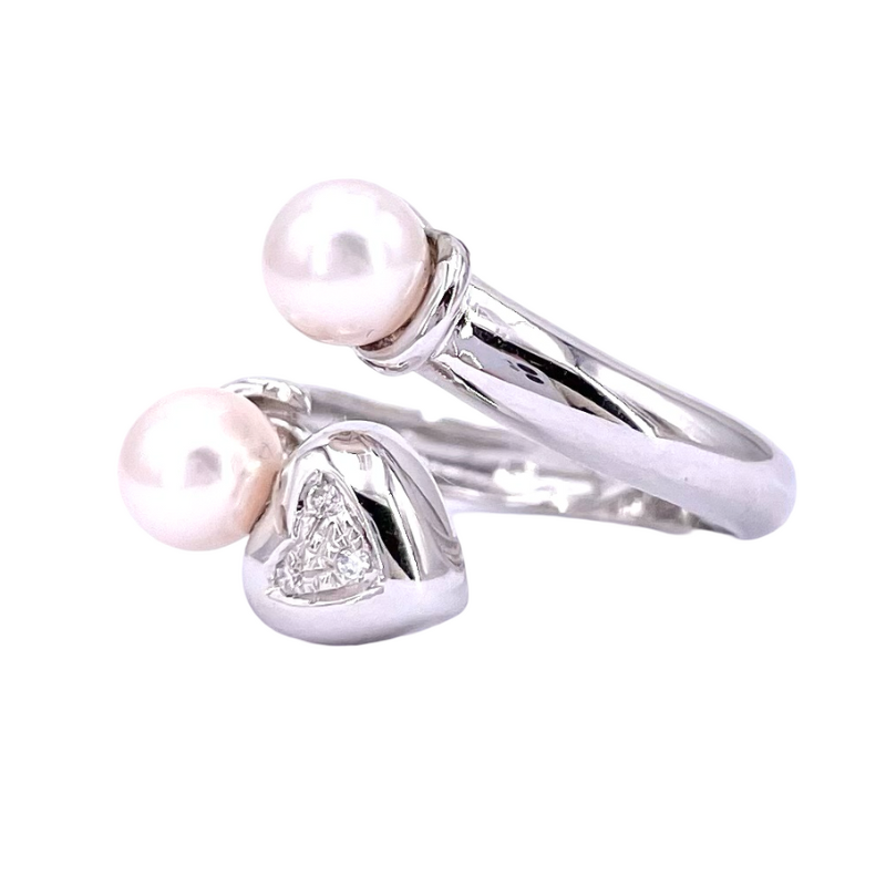 Anello contrarié perle e cuore oro bianco e brillanti; 4.40 gr