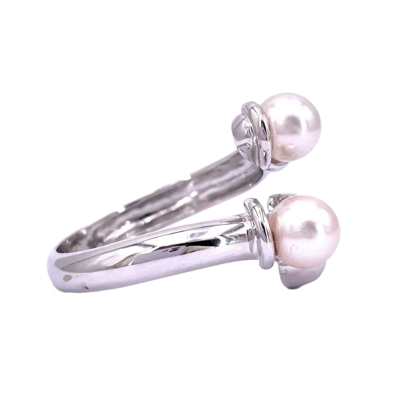 Anello contrarié perle e cuore oro bianco e brillanti; 4.40 gr