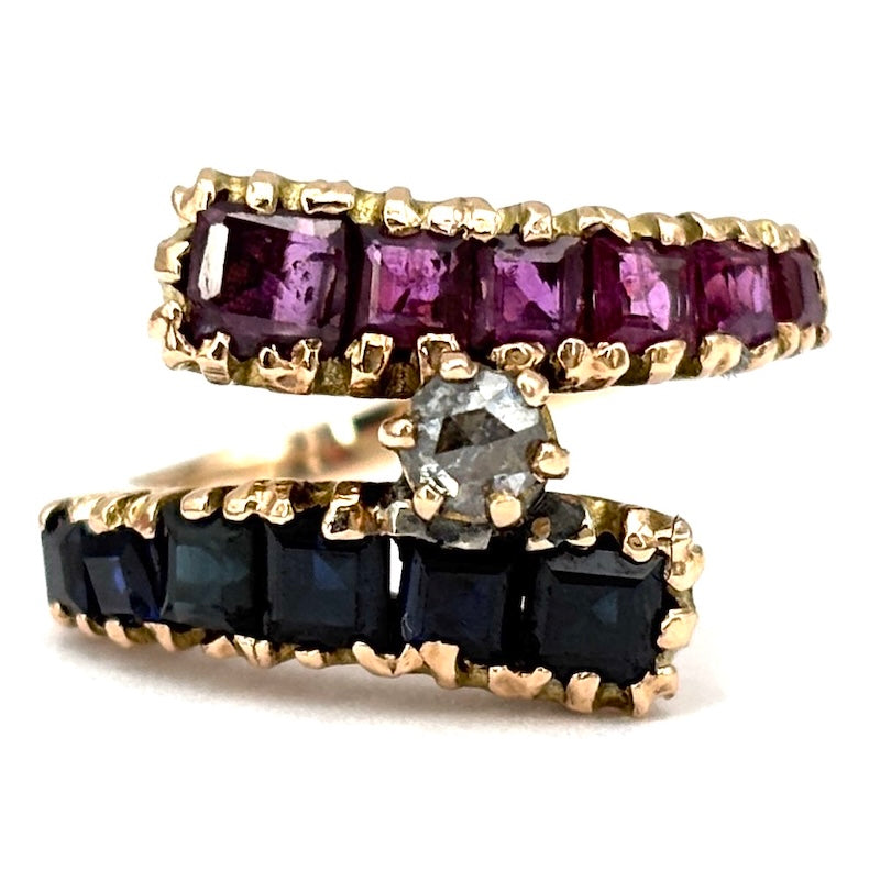 Anello contrariè vintage, zaffiri, rubini, diamante, oro rosa; 3.96 gr