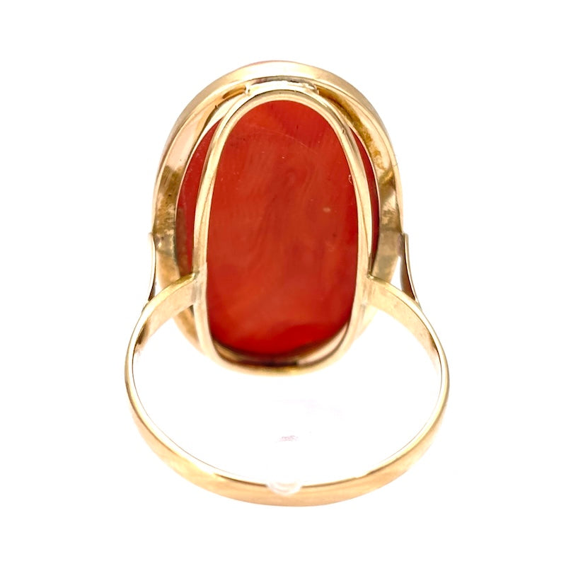 Anello corallo cerasuolo ovale maxi e oro giallo; 7.3 gr