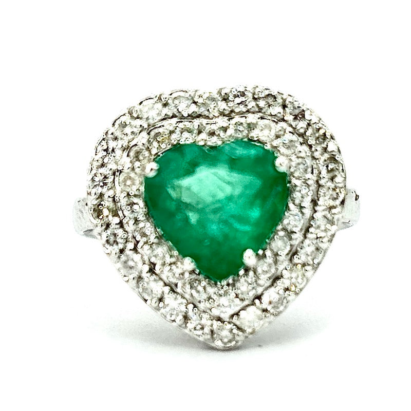 Anello cuore smeraldo, brillanti e oro; 5.17 gr