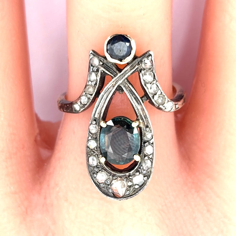 Anello d'epoca, diamanti, zaffiri e oro, 4.03 gr