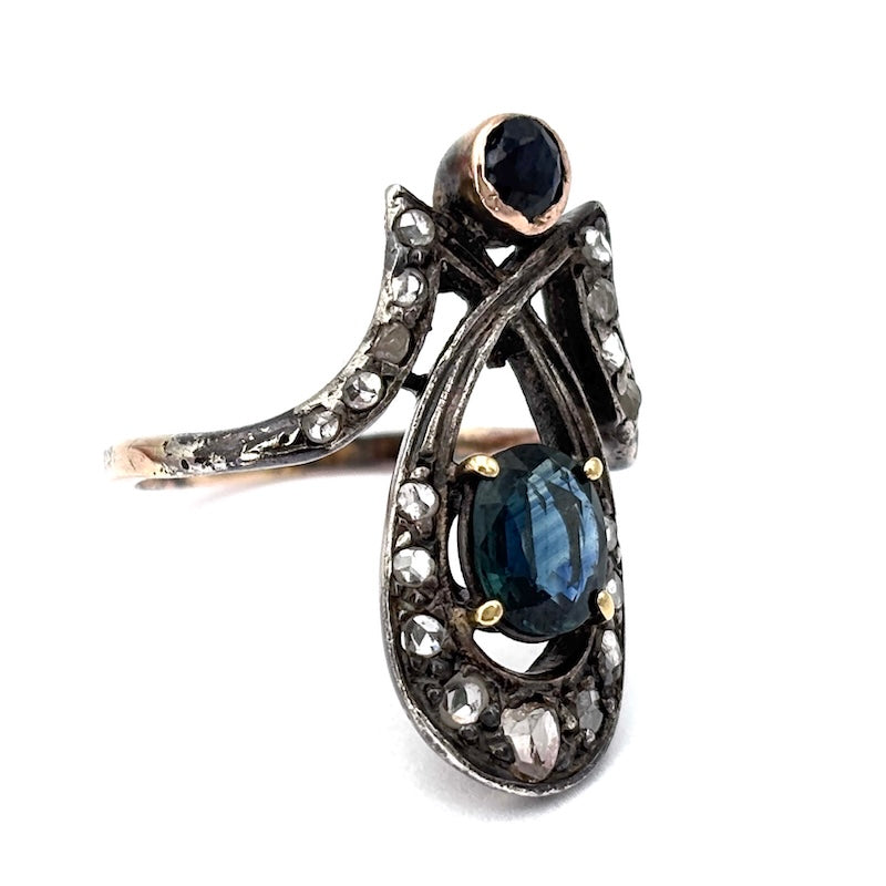 Anello d'epoca, diamanti, zaffiri e oro, 4.03 gr