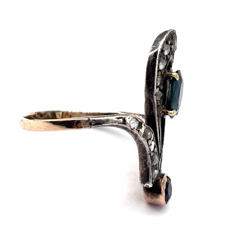 Anello d'epoca, diamanti, zaffiri e oro, 4.03 gr