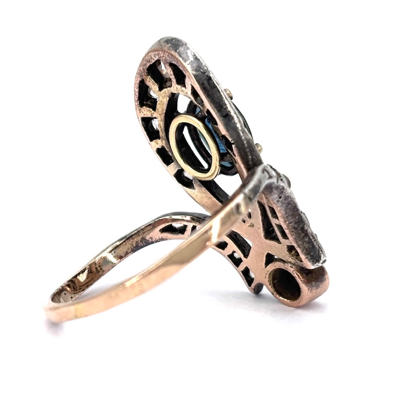 Anello d'epoca, diamanti, zaffiri e oro, 4.03 gr