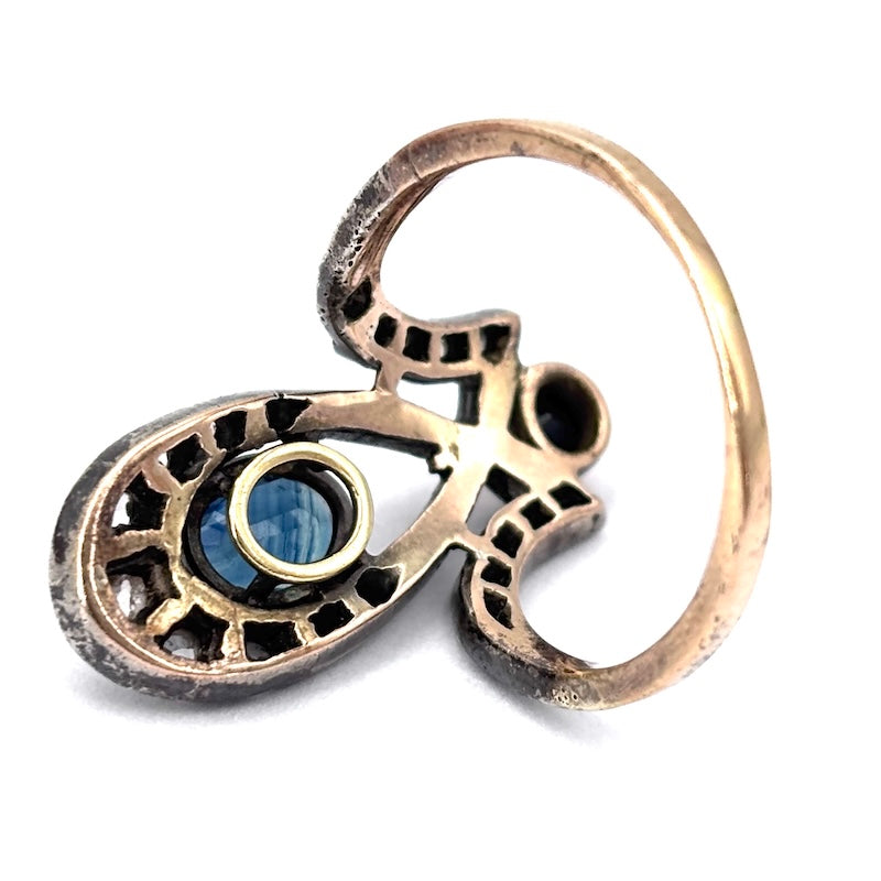 Anello d'epoca, diamanti, zaffiri e oro, 4.03 gr
