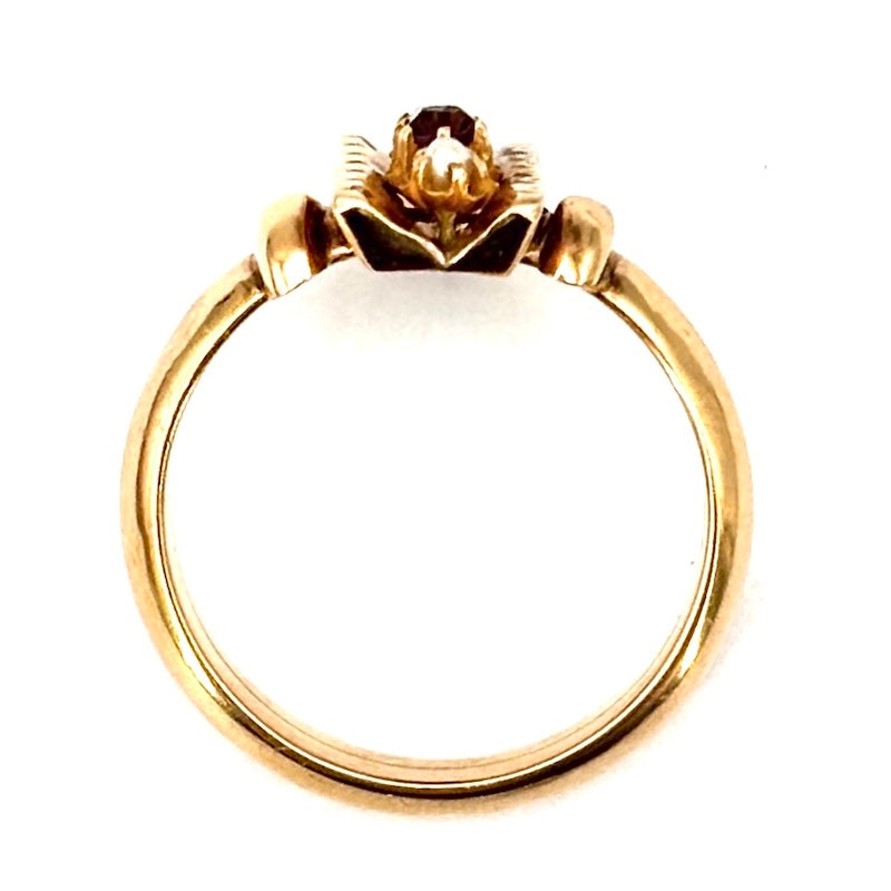 Anello d'epoca, trilogy microperle, rubino sintetico e oro rosa; 2.41 gr