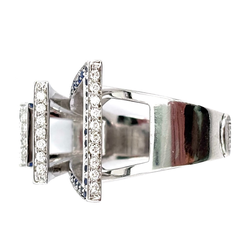 Anello design brillanti bianchi e zaffiri, oro bianco; 16.62 gr