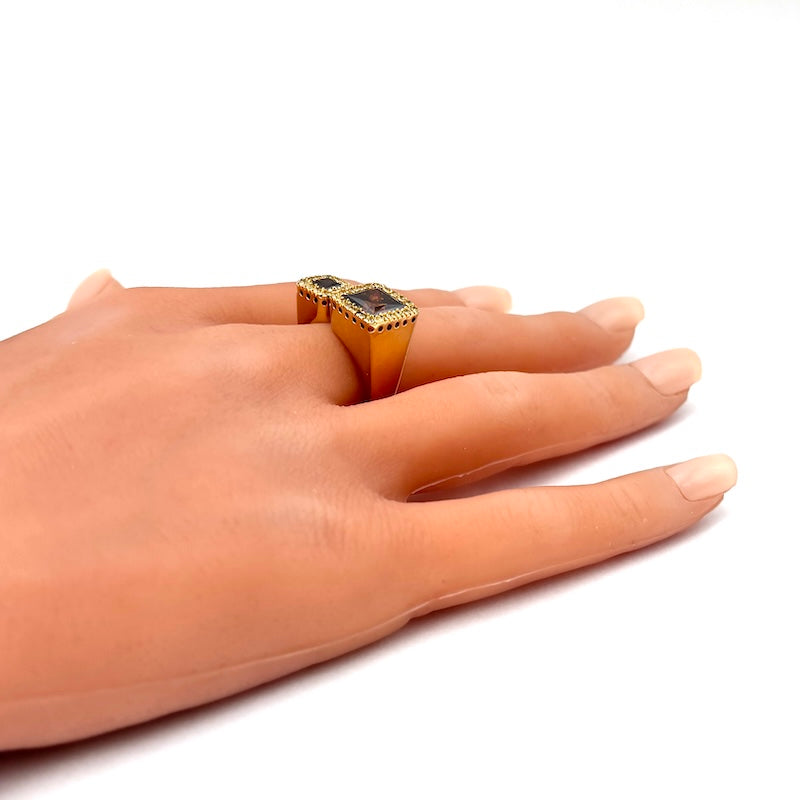 Anello design doppio quadro quarzo, eliodori e oro giallo; 5.07 gr