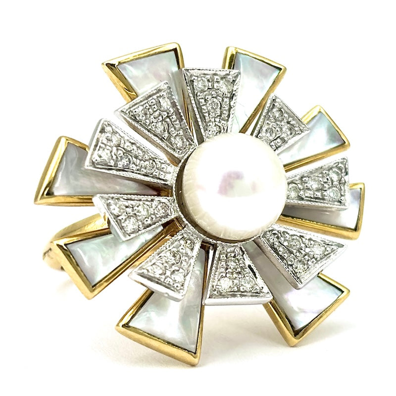 Anello design perla, oro bicolore, madreperla e brillanti; 9.29 gr