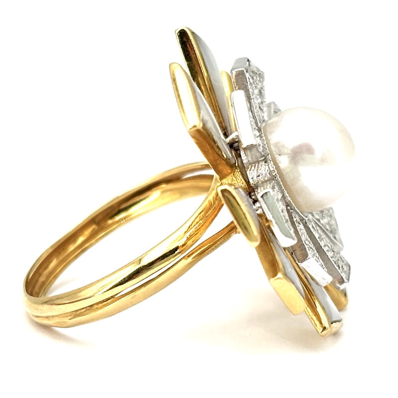 Anello design perla, oro bicolore, madreperla e brillanti; 9.29 gr