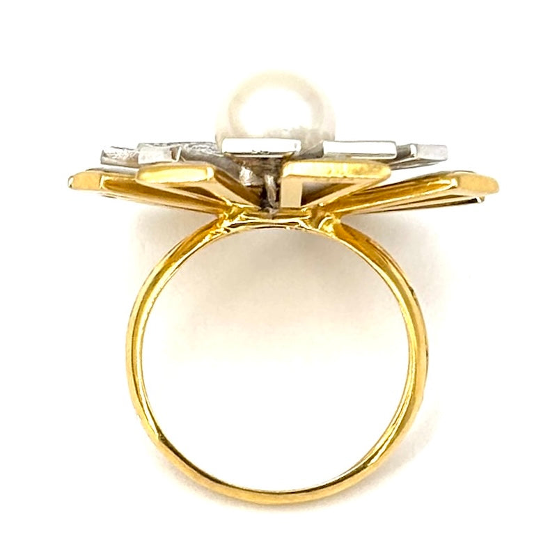 Anello design perla, oro bicolore, madreperla e brillanti; 9.29 gr