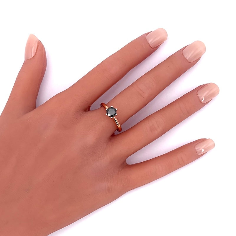 Anello diamante solitario nero in oro bianco e rosa, 0.90-1.00 ct; 3.69 gr