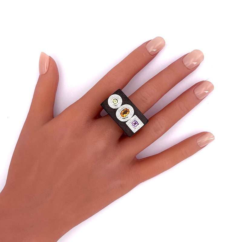 Anello ebano design, pietre naturali, brillanti e oro bianco; 14.42 gr