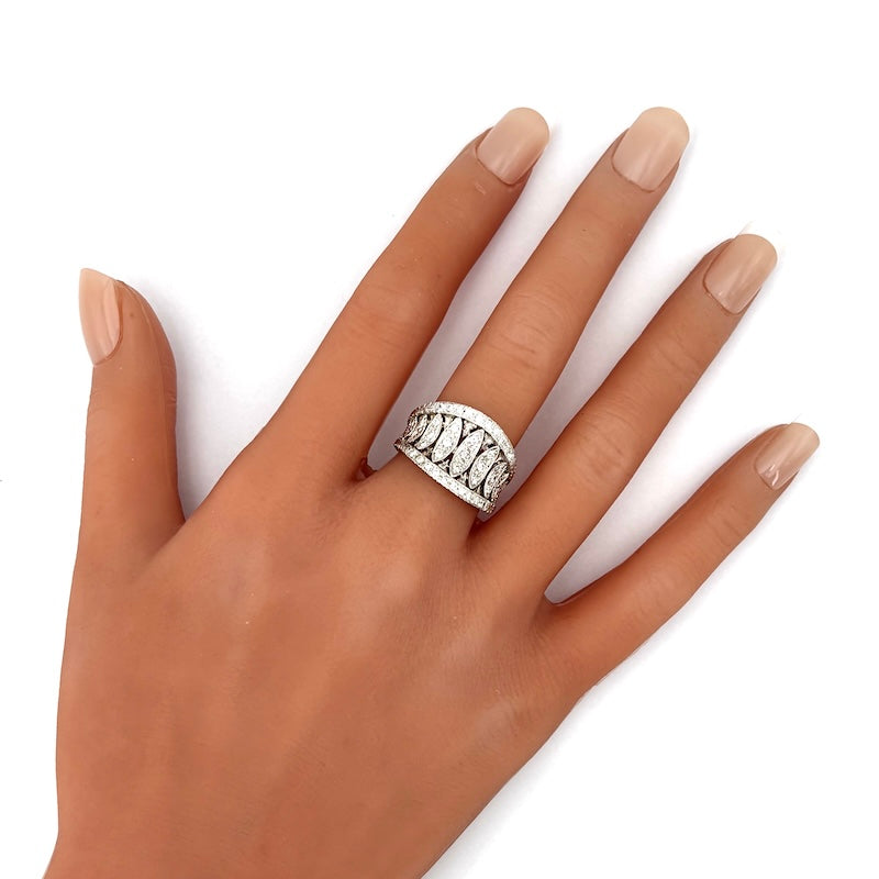 Anello fascia a sella, spole brillanti e oro bianco, OCCASIONE; 9.29 gr