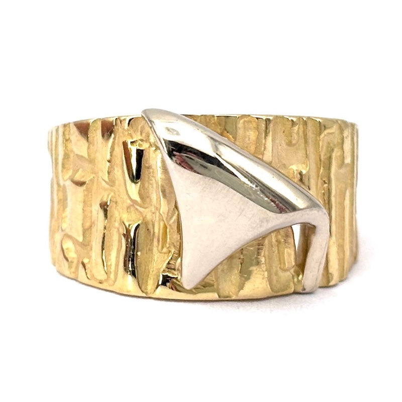 Anello fascia design oro giallo, piega oro bianco; 7.38 gr