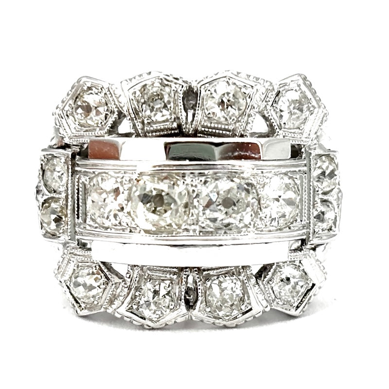 Anello fascia in stile antico, oro bianco e diamanti; 8.56 gr