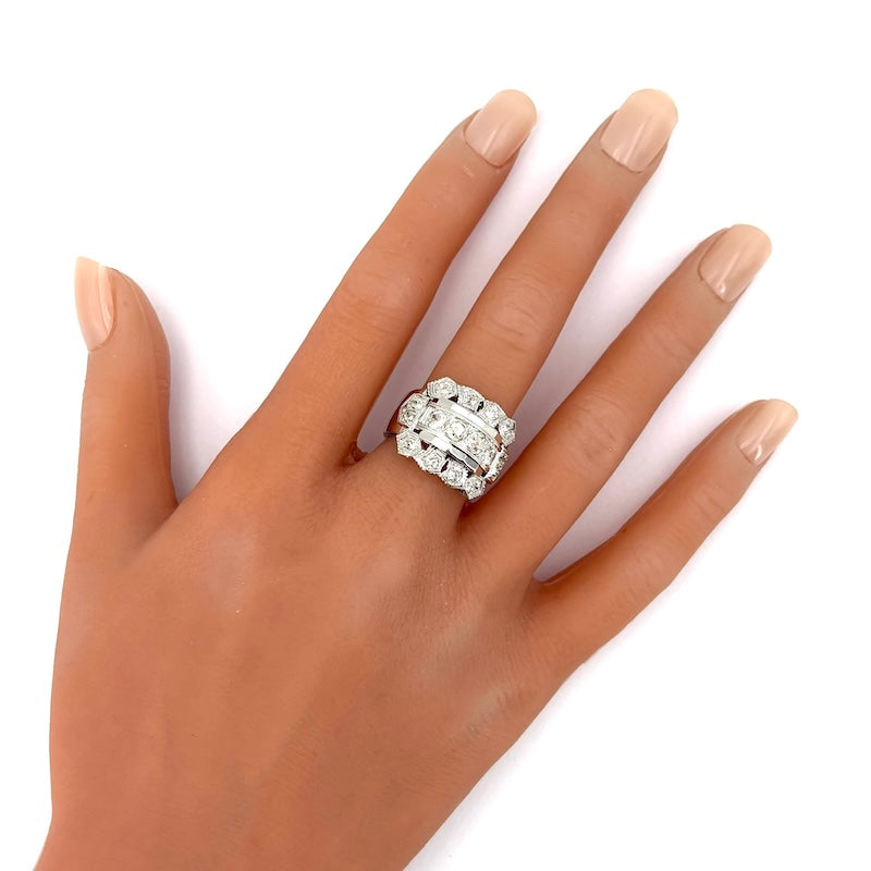 Anello fascia in stile antico, oro bianco e diamanti; 8.56 gr