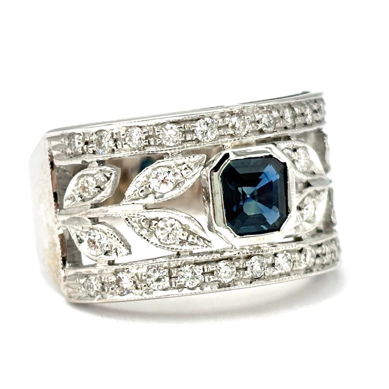 Anello fascia traforata, zaffiro e brillanti, oro bianco;  6.73 gr