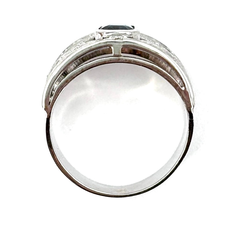 Anello fascia traforata, zaffiro e brillanti, oro bianco;  6.73 gr