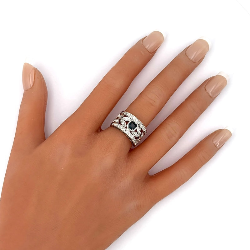 Anello fascia traforata, zaffiro e brillanti, oro bianco;  6.73 gr