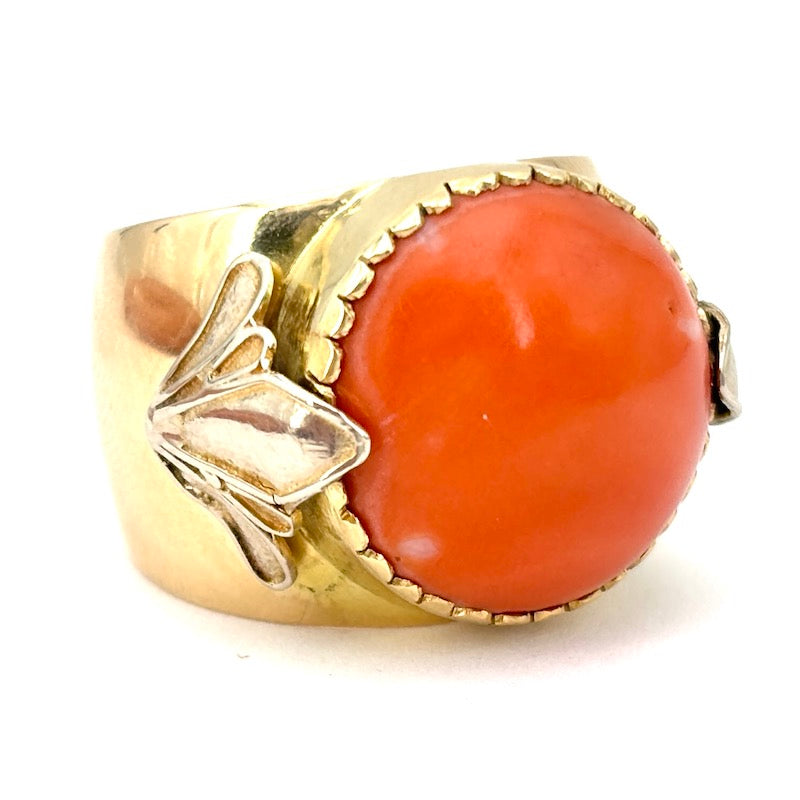 Anello fascia vintage corallo cerasuolo e oro; 8.87 gr