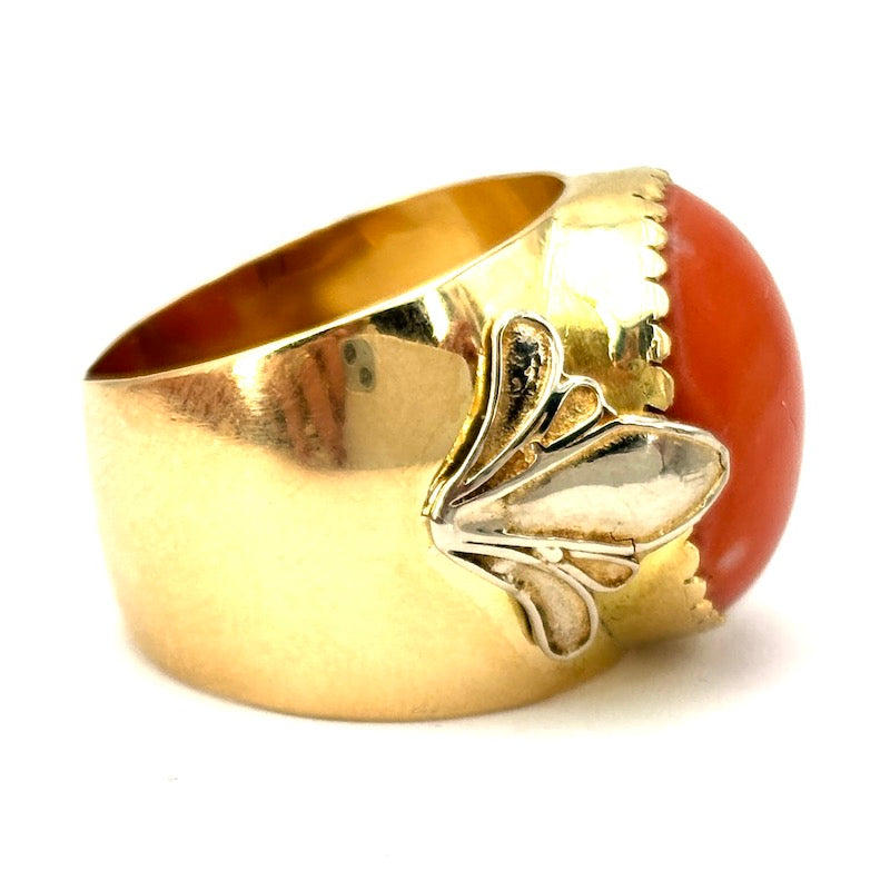 Anello fascia vintage corallo cerasuolo e oro; 8.87 gr